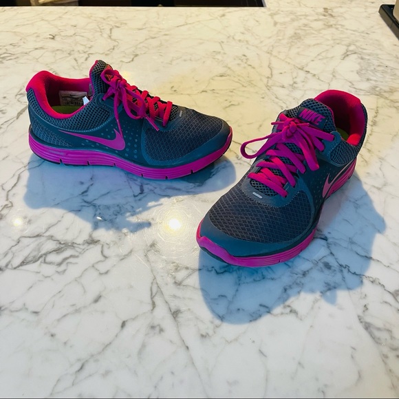 NEW Nike Sneakers - Picture 11 of 15